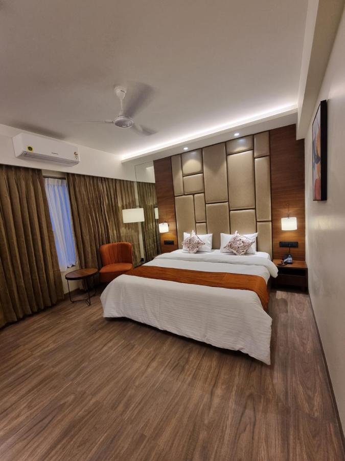 Hotel El Magnifico Surat Bagian luar foto