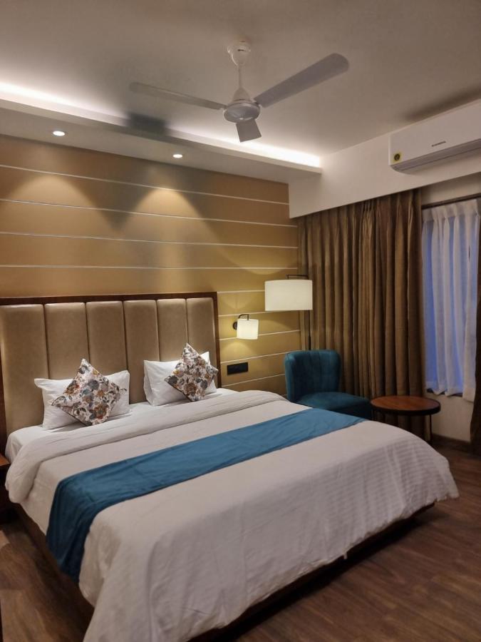 Hotel El Magnifico Surat Bagian luar foto