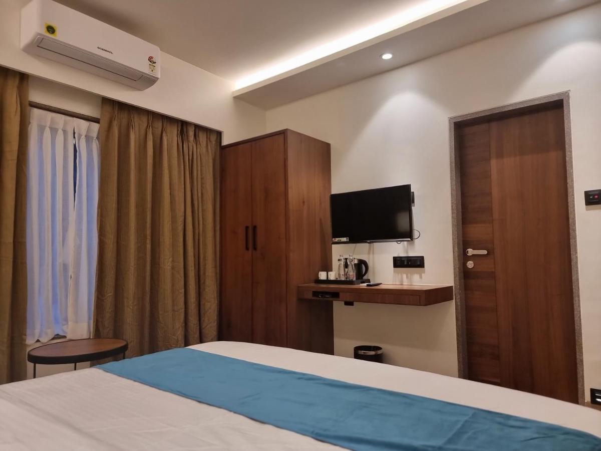 Hotel El Magnifico Surat Bagian luar foto