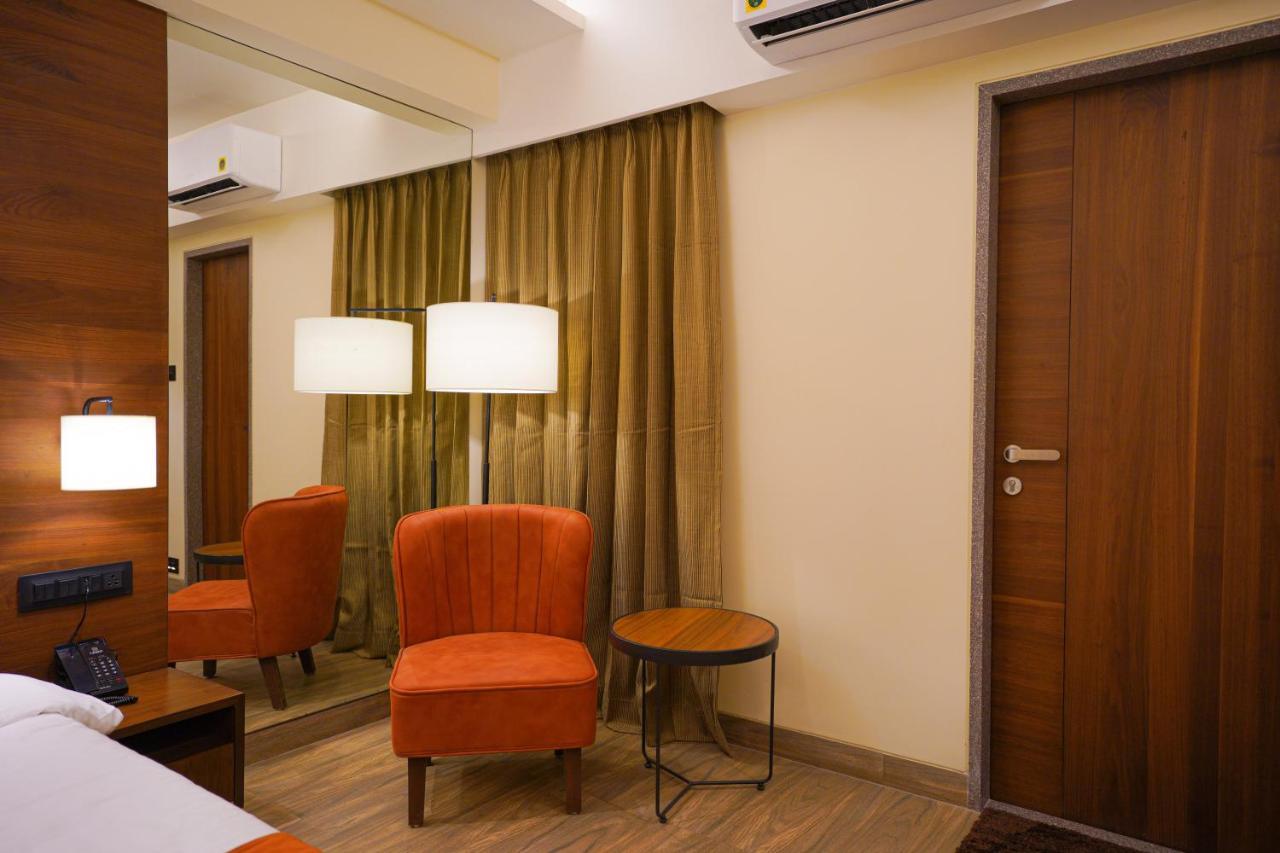 Hotel El Magnifico Surat Bagian luar foto