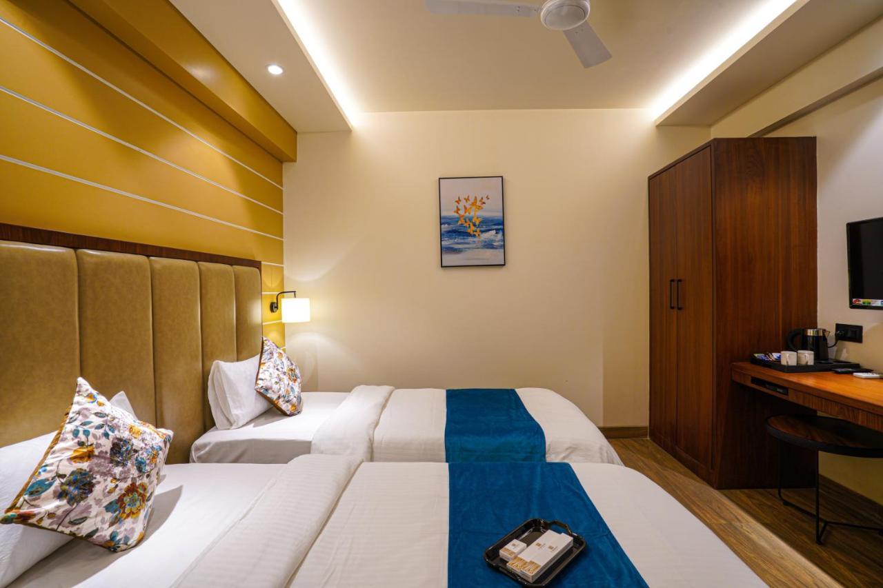 Hotel El Magnifico Surat Bagian luar foto