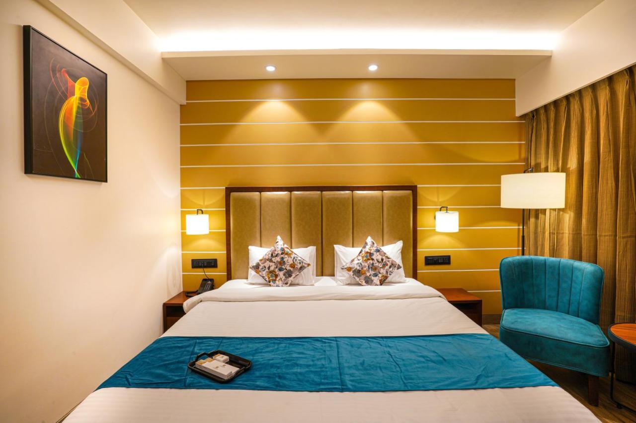 Hotel El Magnifico Surat Bagian luar foto