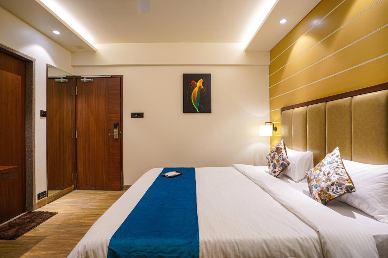 Hotel El Magnifico Surat Bagian luar foto