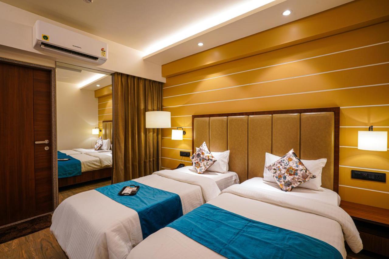 Hotel El Magnifico Surat Bagian luar foto