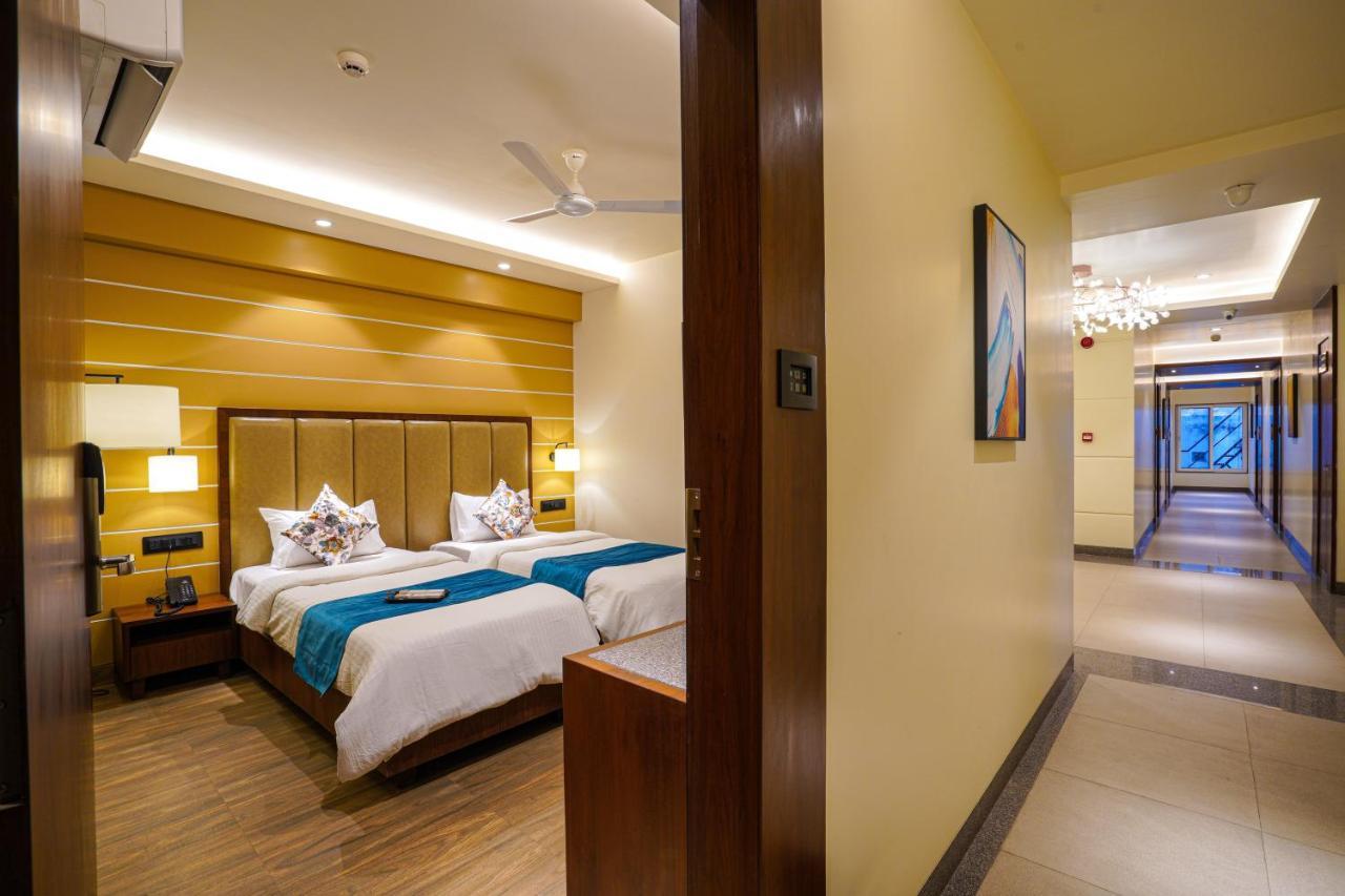 Hotel El Magnifico Surat Bagian luar foto