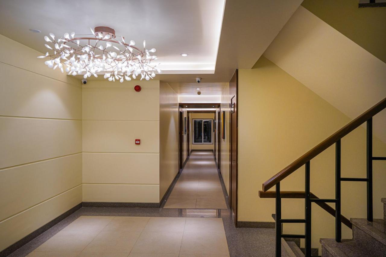 Hotel El Magnifico Surat Bagian luar foto