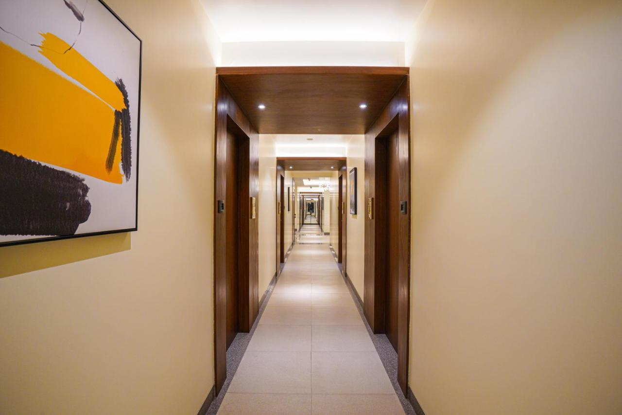 Hotel El Magnifico Surat Bagian luar foto