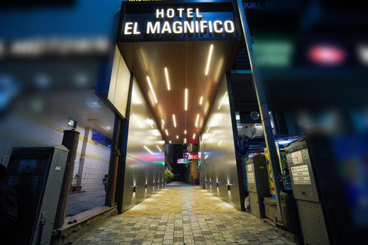 Hotel El Magnifico Surat Bagian luar foto